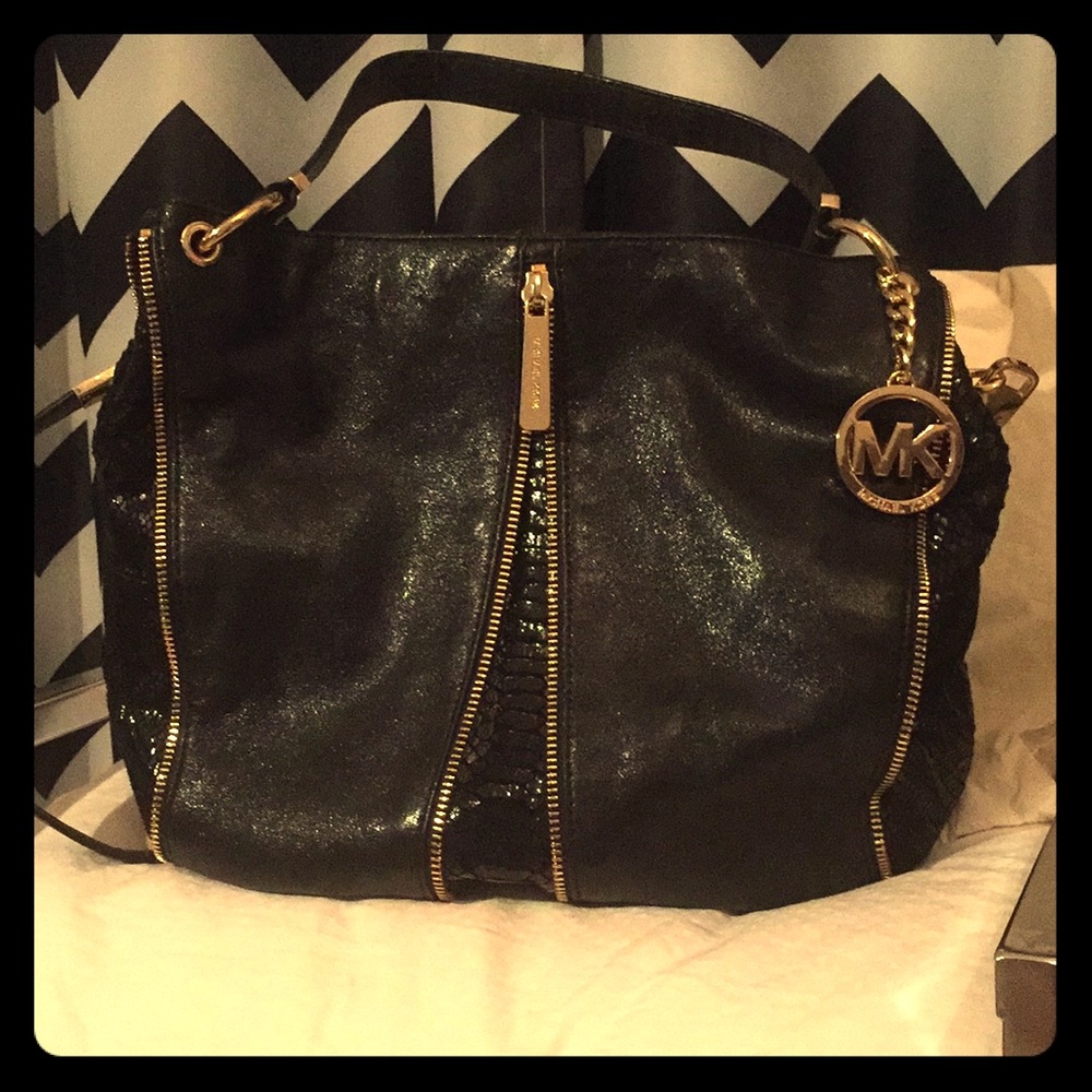 MK black shiny pattern
